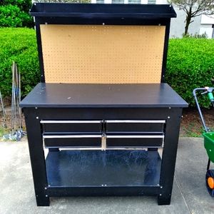 Tool storage cabinet